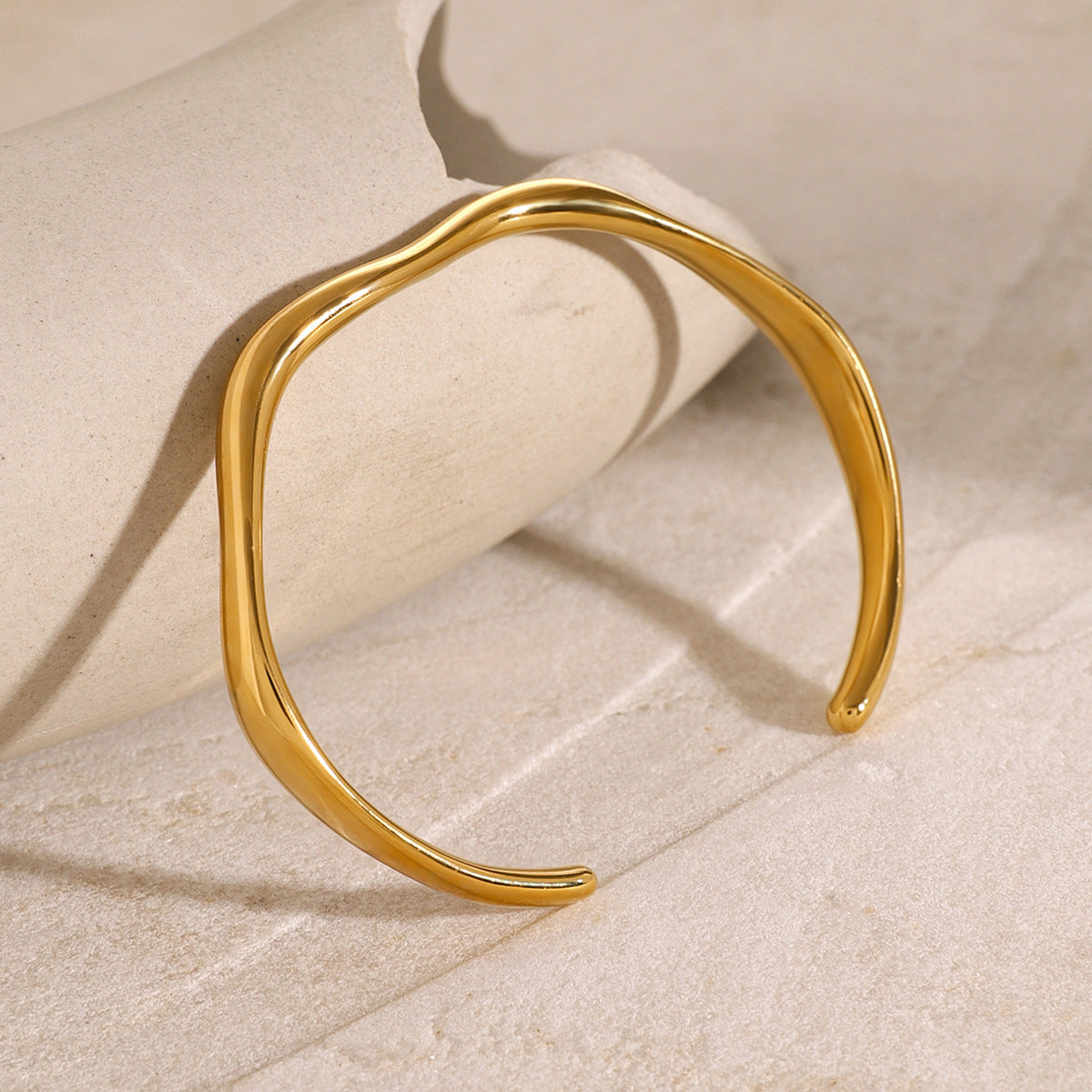 Elisa Wavy Bangle