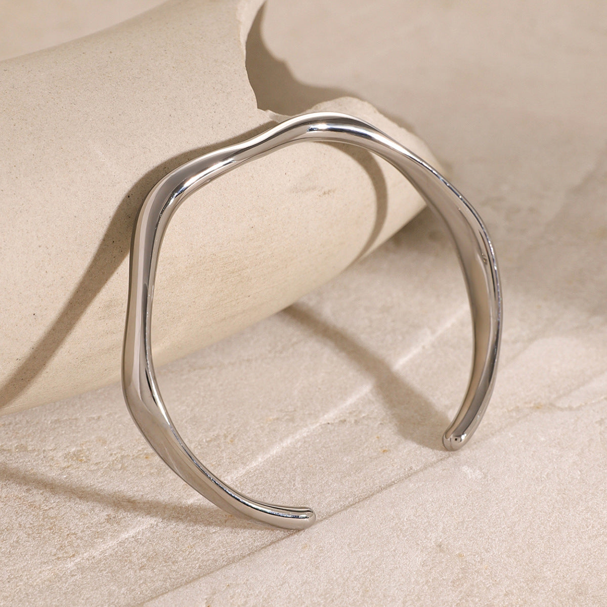 Elisa Wavy Bangle